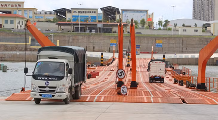 Cầu phao km3+4 Cảng ICD Thành Đạt.