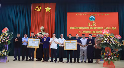 Hai xã Tình Húc và Húc Động đón nhận công nhận đạt chuẩn NTM
