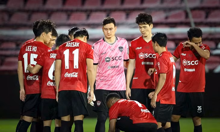 Muangthong United thanh lý hàng loạt cầu thủ nhưng tương lai Văn Lâm vẫn được đảm bảo. (Ảnh: Muangthong).
