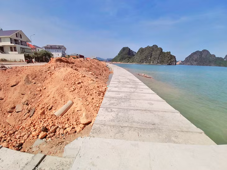 Hệ thống cống thoát nước đang được đầu tư cuối đường Trần Quốc Nghiễn, TP Hạ Long. 