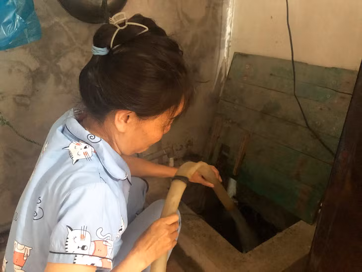 Người dân thôn Đông Nam (xã Quan Lạn) phải mua nước sinh hoạt với giá từ 70.000-100.000 đồng/khối.