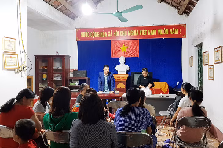 Anh Dương Đình Quang, cán bộ dân số xã Điền Xá (Tiên Yên)
