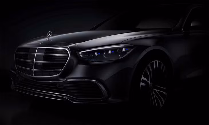 Thiết kế đầu xe của S-class thế hệ mới với thay đổi chủ yếu ở đèn pha và đôi nét khác biệt ở lưới tản nhiệt. Ảnh: Mercedes