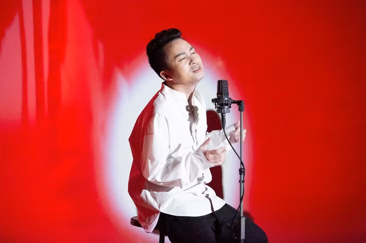 Ca sĩ Tùng Dương.