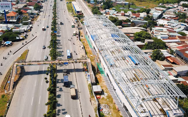 Các chuyên gia đề xuất cần thúc đẩy đầu tư công trong bối cảnh chi tiêu xã hội giảm mạnh.
