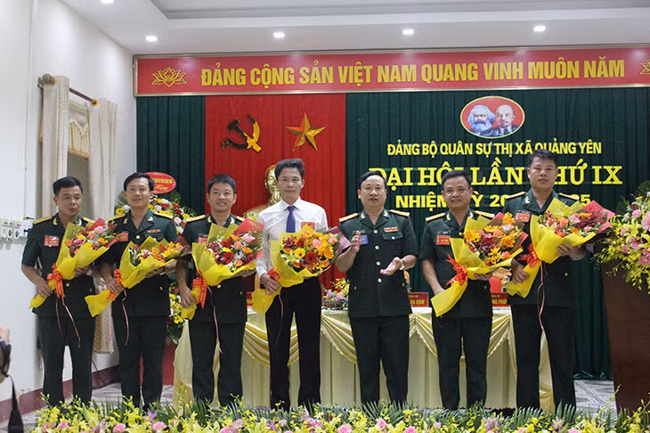 Ban Chấp hành Đảng bộ Quân sự TX Quảng Yên nhiệm kỳ 2020-2025 ra mắt Đại hội.