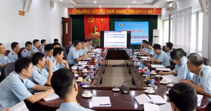 Hàng năm, Chi cục Hải quan cửa khẩu Móng Cái tập huấn kỹ năng kiểm tra hải quan và kỹ năng 