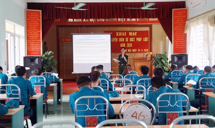 Khai mạc huấn luyện giáo dục chính trị, pháp luật cho cán bộ chiến sĩ dân quân tự vệ. 