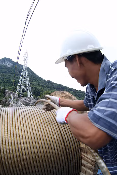 Núi cao không làm nản lòng người thợ.