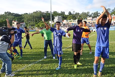 có thể gặp rất nhiều khó khăn ở mùa giải mới? (Ảnh: TQN vui mừng lên V-League 2014).