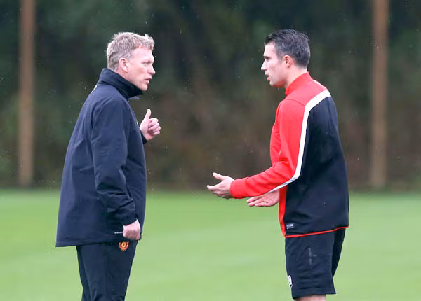 Van Persie (phải) đang sa sút rất nhiều dưới thời David Moyes.