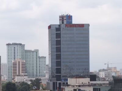 Để thực hiện tái cơ cấu doanh nghiệp Nhà nước, PVN và EVN cần công khai, minh bạch về hoạt động. Ảnh: ngọc châu.
