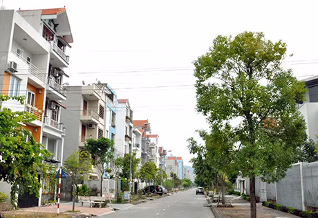 Những ngôi nhà cao tầng được xây dựng nằm trong khu đô thị Cột 5- Cột 8.