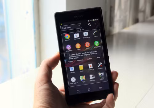 Sony Xperia C nằm trong phân khúc tầm trung với giá chính hãng 6,99 triệu đồng.