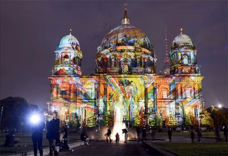 Nhà thờ lớn Berlin biến thành một tác phẩm ánh sáng 3D.