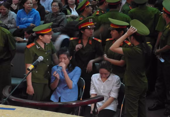 2 bảo mẫu tại tòa