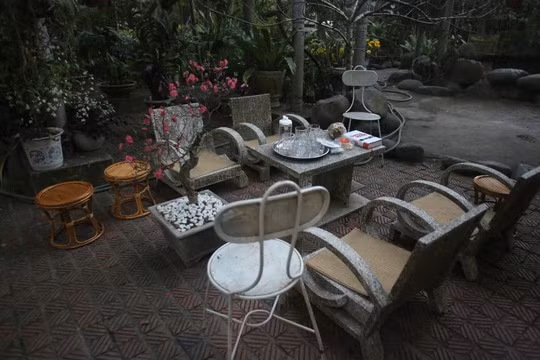 Chiếc bàn đá được Đại tướng sử dụng từ năm 1966 vẫn là ki vật vô giá của gia đình