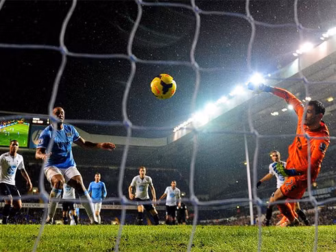 Tottenham hôm qua gần như chỉ biết chịu trận trước đối thủ mà họ từng thua đậm tới 0-6 ở lượt đi.