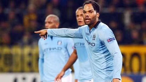 Vì hàng thủ kém, Man City phải xếp sau Arsenal