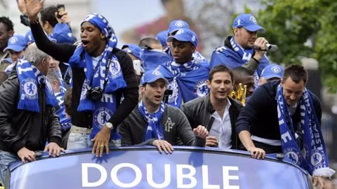 Chelsea ăn mừng cú đúp mùa 2011/12