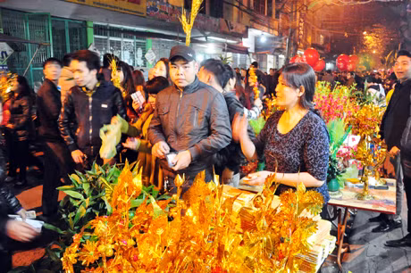Hay bán những cành lộc may mắn.