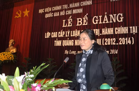 Đồng chí Đỗ Thị Hoàng phát biểu chỉ đạo tại lễ bế giảng.