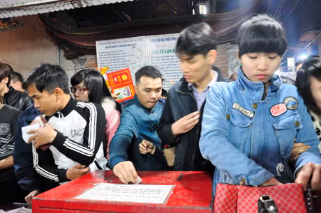 Thành tâm công đức đầu năm mới.