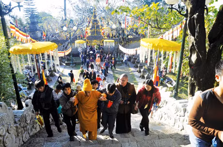 Yên Tử luôn thu hút hàng triệu lượt khách hành hương tham quan, lễ Phật hàng năm.