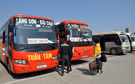 Các phương tiện đón khách tại các bến do Công ty Bến xe - Bến tàu Quảng Ninh quản lý chỉ được xếp khách khi các phương tiện đã được vệ sinh sạch sẽ.