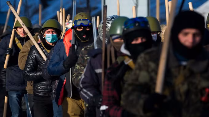  Các nhóm chống chính phủ phô diễn lực lượng ở Kiev ngày 29-1 - Ảnh: Reuters