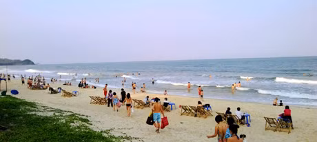 Bãi biển Sơn Hào được đánh giá là bãi biển đẹp nhất miền Bắc.