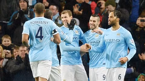 Man City đang mang số phận của Man United những năm trước