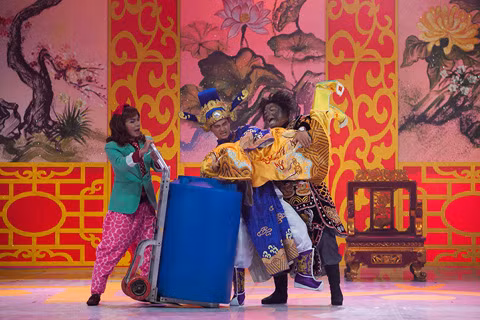 Một cảnh trong Táo quân 2014 (ảnh: Linh Chile)
