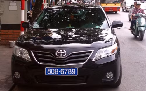 Các tổ chức, đơn vị và cá nhân cán bộ, công viên chức phải công khai phương tiện đi lại trong cơ quan mình.