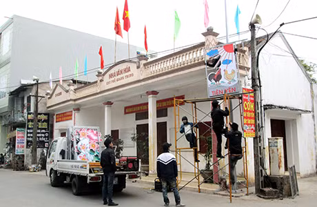 Đường phố huyện Tiên Yên đang được chỉnh trang sạch đẹp, chuẩn bị đón Tết Giáp Ngọ 2014. Ảnh: Xuân Thao (CTV)