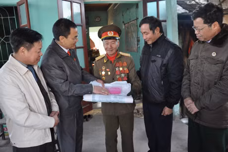 ông Nguyễn Sơn Lâm, thương binh (thôn Đông Ngũ Hoa, xã Đông Ngũ)