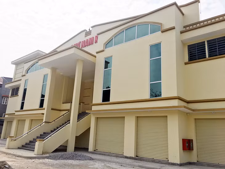 Do chưa tìm được tiếng nói chung giữa lợi ích của người kinh doanh và chủ đầu tư khiến chợ Nam Khê (TP Uông Bí) rơi vào tình trạng chợ xây xong mà vẫn đóng cửa.