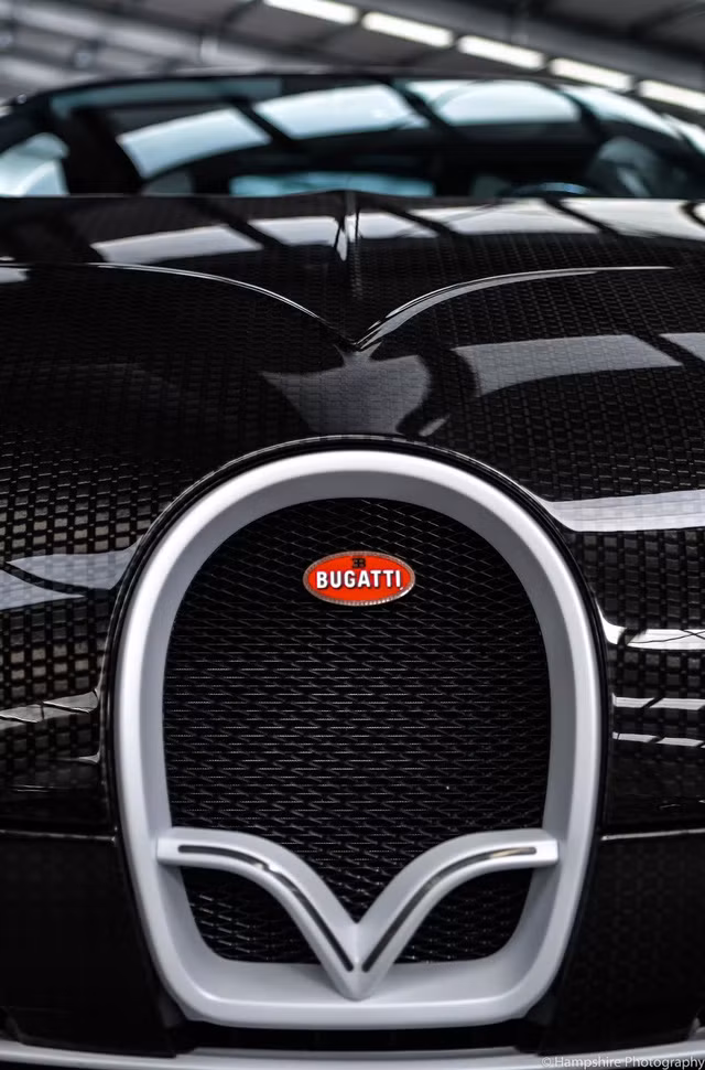 Theo thông tin rao bán, đây là chiếc siêu xe được phát triển dựa trên Bugatti Veyron thứ 3 xuất xưởng và mới chạy hết quãng đường 