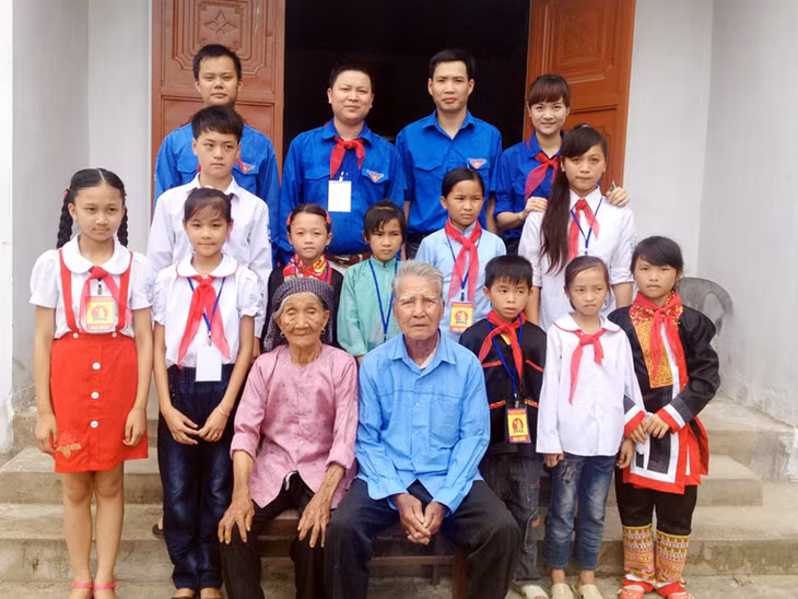 Huyện Đoàn thường xuyên tổ chức thăm hỏi, tặng quà các gia đình chính sách, người có công.