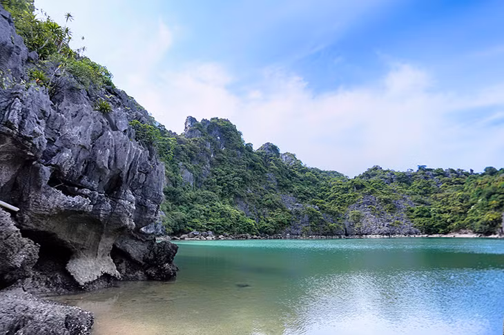 Áng Cái Xuôi khi thủy triều xuống.