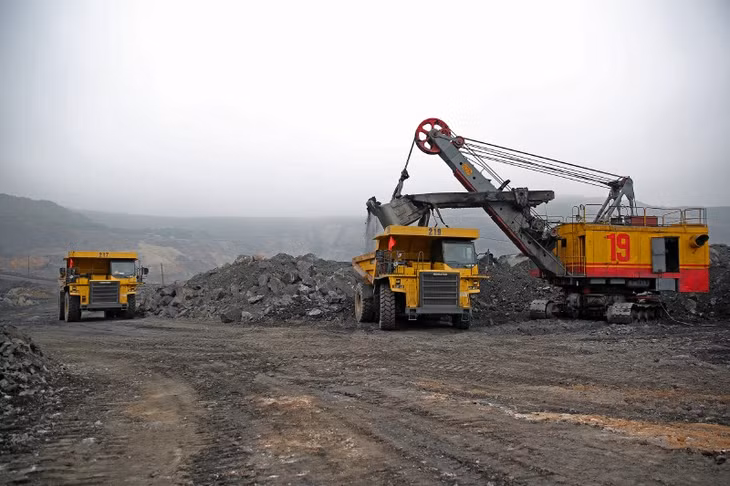 Công ty CP than Hà Tu đã bố trí nhân công và trang thiết bị máy móc bắt tay vào sản xuất.