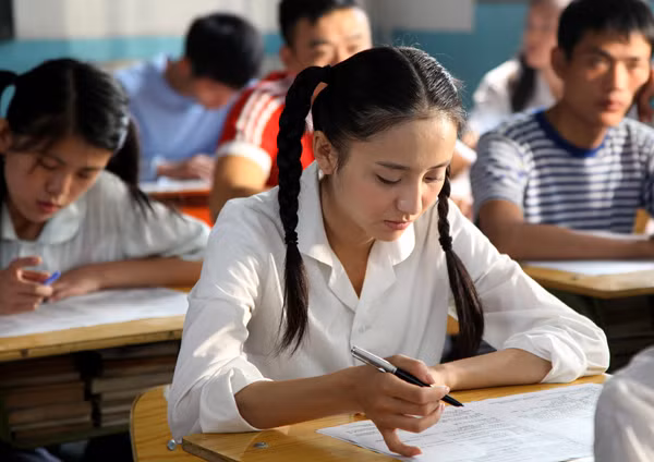 May mắn sống sót nhưng Tiểu Đăng mang trong mình vết thương lòng sâu sắc khi bị mẹ bỏ rơi.