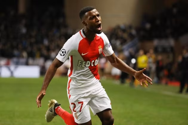  Lemar được Arsenal theo đuổi quyết liệt.