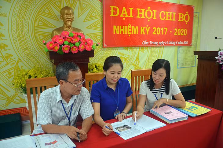 Ban Giám hiệu Trường THCS Trọng Điểm TP Cẩm Phả lựa chọn những bài viết xuất sắc để gửi về Phòng GD&ĐT TP Cẩm Phả.