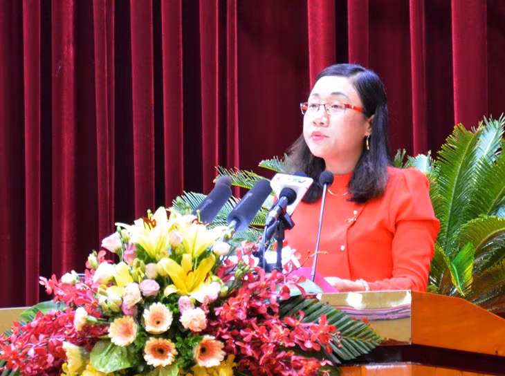Đại biểu Châu Hoài Thu, Tổ Vân Đồn phát biểu.