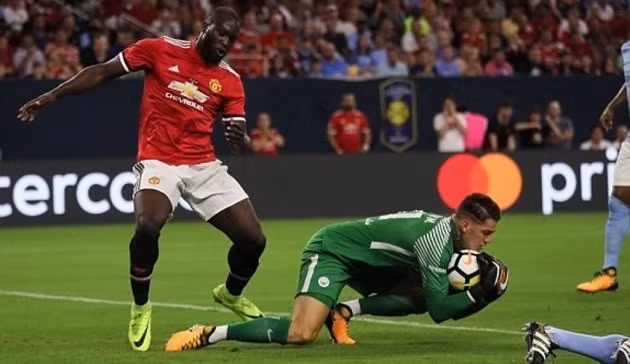  Sự xuất sắc của Ederson là không đủ.