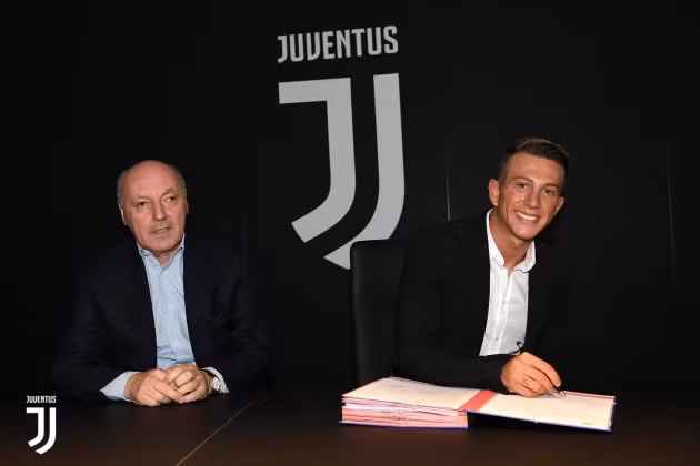  Bernardeschi chính thức gia nhập Juventus.