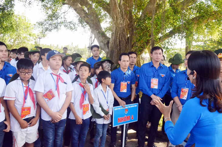 Ai cũng xúc động, tự hào, biết ơn khi nghe thuyết minh về 81 ngày đêm “mùa hè đỏ lửa năm 1972”. 