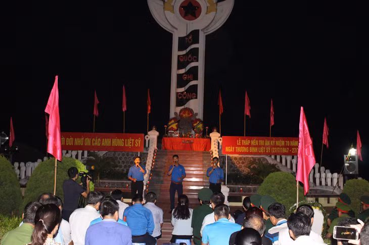 ĐVTN Đầm Hà dâng lời ca, tiếng hát gửi đến anh linh các anh hùng liệt sĩ.