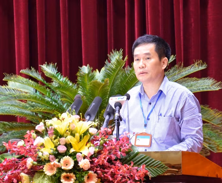 Phó Giám đốc Sở Du lịch Trịnh Đăng Thanh trả lời chất vấn.